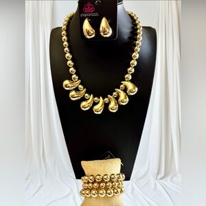 Elegant Gold Jewelry Set